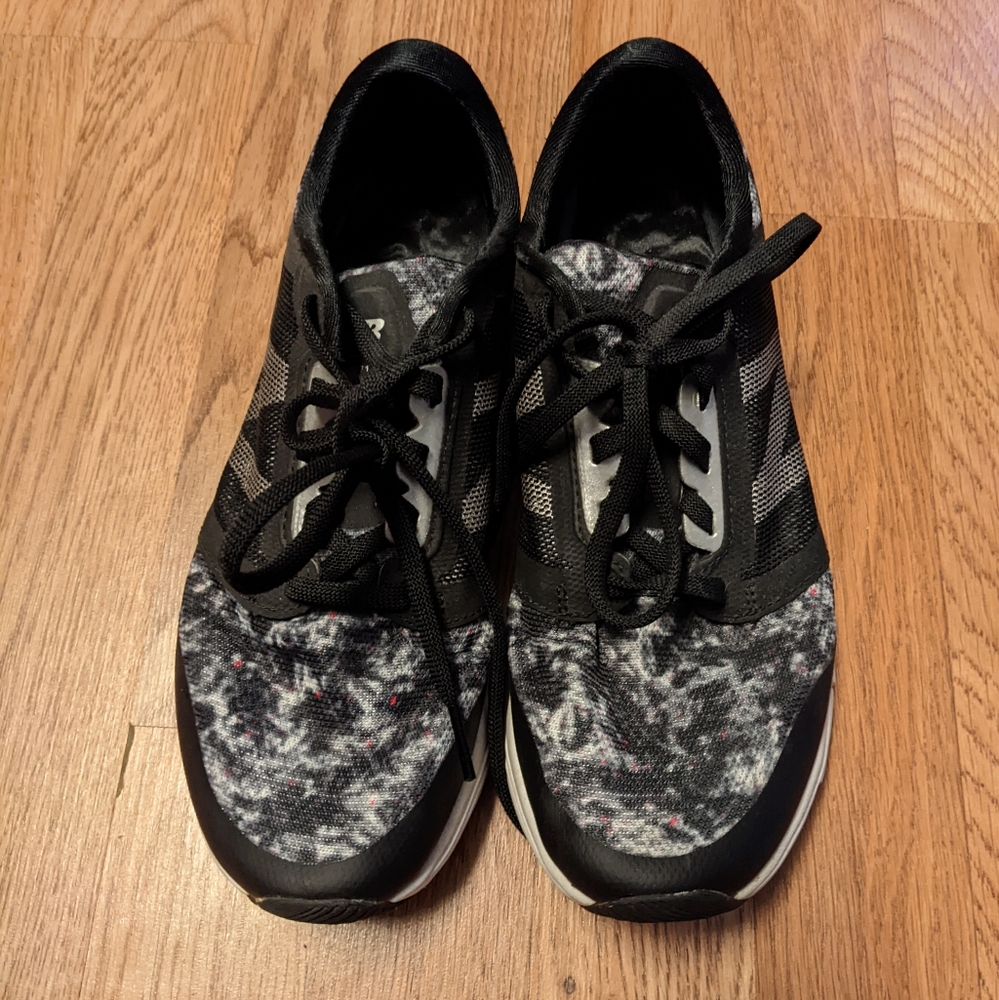 Women's New Balance shoes size 8